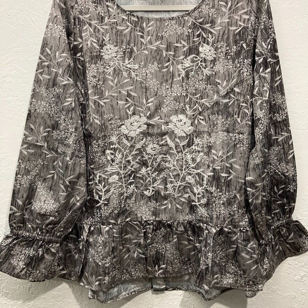 NWT La Bellum by Hillary Scott Long Sleeve Top Peplum Ruffle Embroidered Gray L - Picture 6 of 10